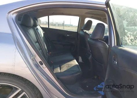 2016 Honda Accord Touring z USA, uszkodzony, nr VIN 1HGCR3F90GA008017